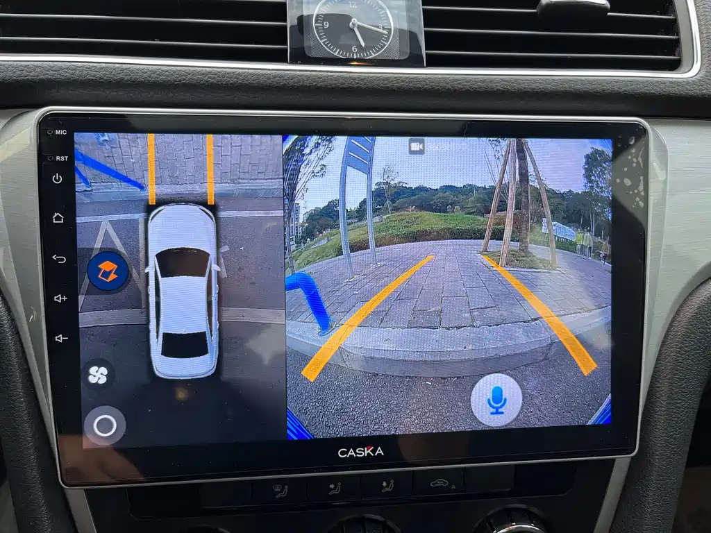 VOLKSWAGEN PASSAT 2012