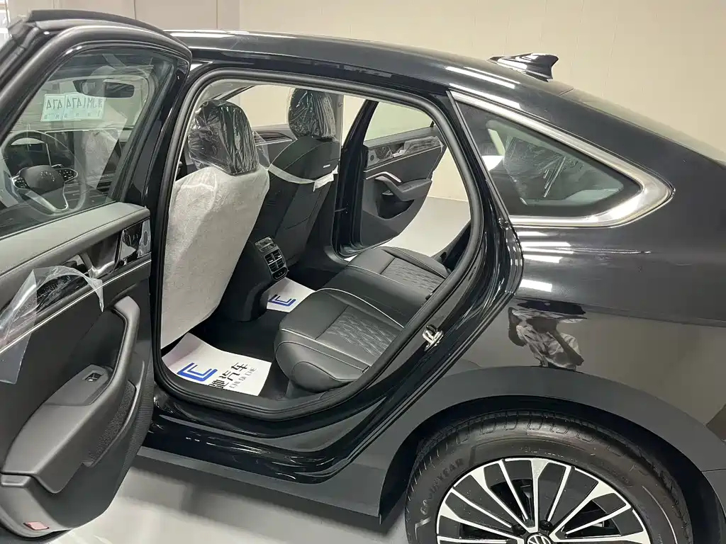 VOLKSWAGEN MAGOTAN 2025