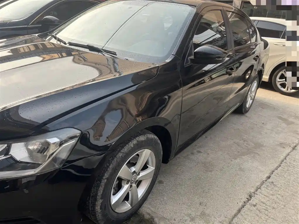 VOLKSWAGEN LAVIDA 2015
