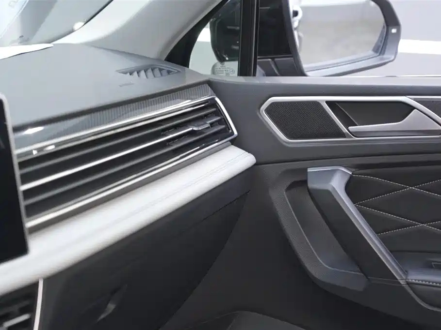 VOLKSWAGEN TIGUAN L 2022