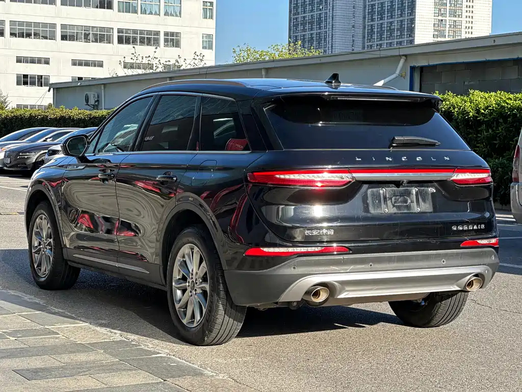 LINCOLN ADVENTURER 2021
