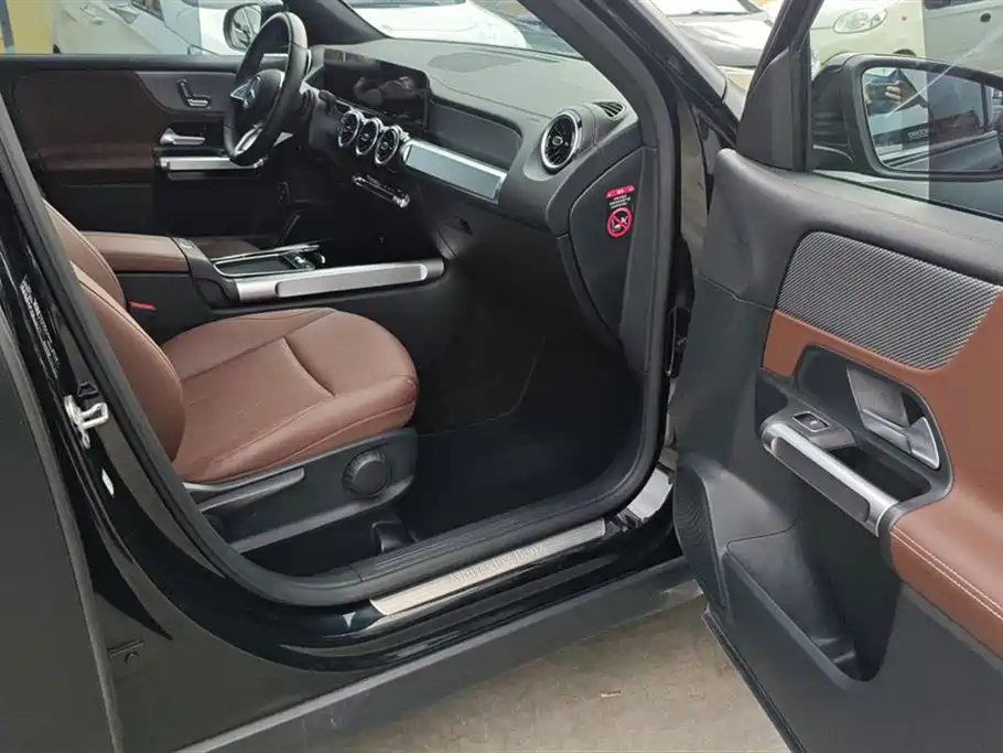 MERCEDES BENZ GLB 2024
