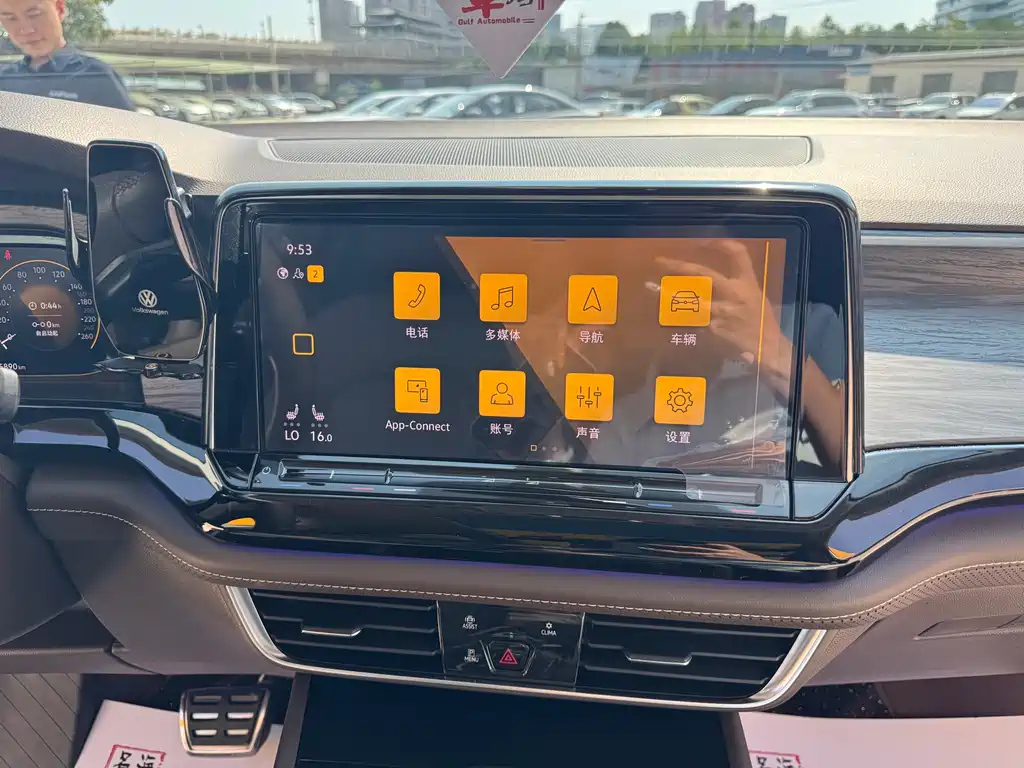 VOLKSWAGEN VILORAN 2022