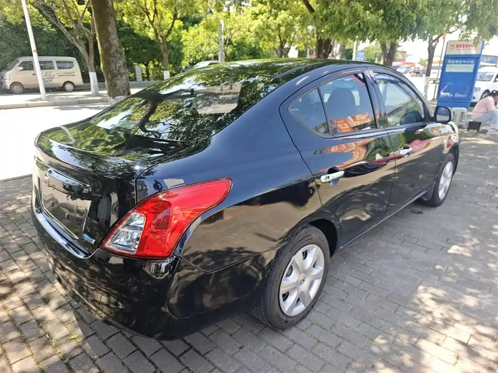NISSAN SUNNY 2013