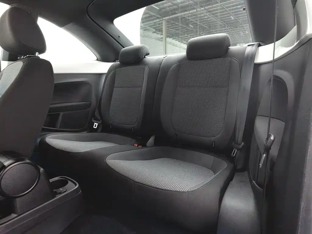 VOLKSWAGEN BEETLE 2014