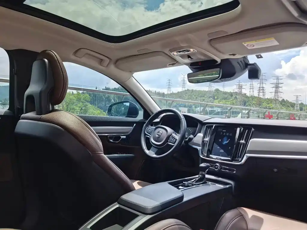VOLVO S90 2019