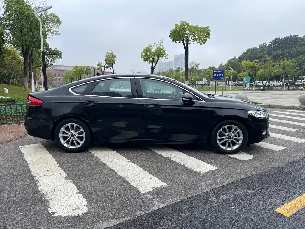 FORD MONDEO 2022
