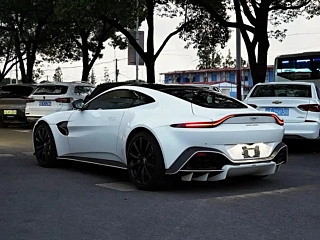 ASTON MARTIN V8 VANTAGE  2020
