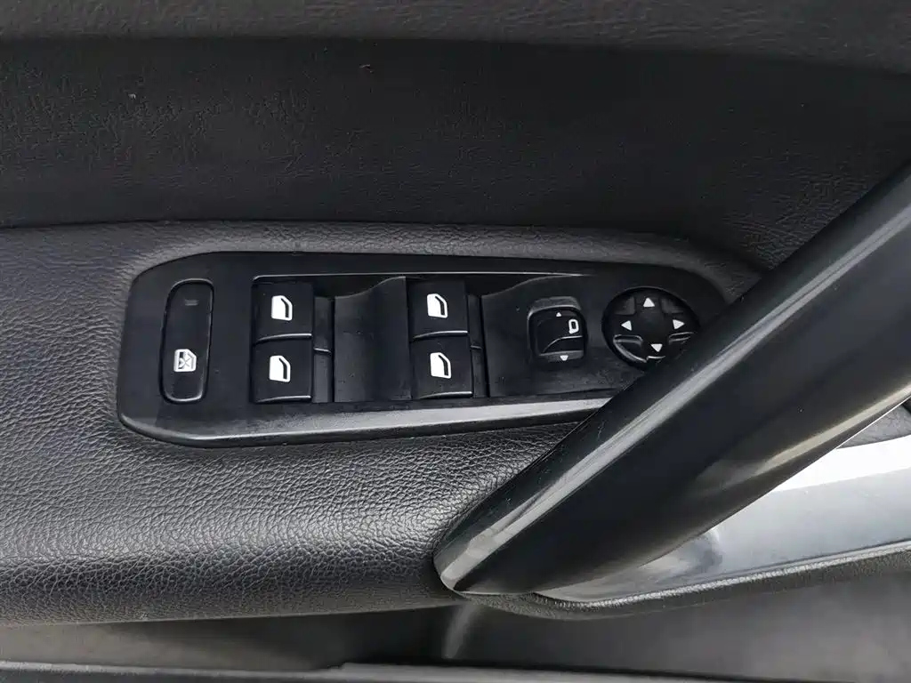 PEUGEOT 408 2016