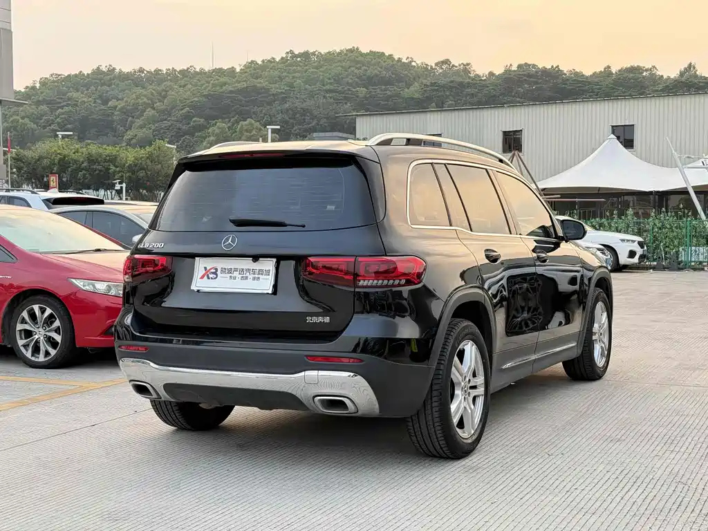 MERCEDES BENZ GLB 2023