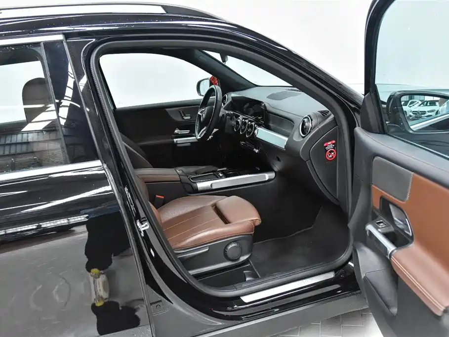 MERCEDES BENZ GLB 2024