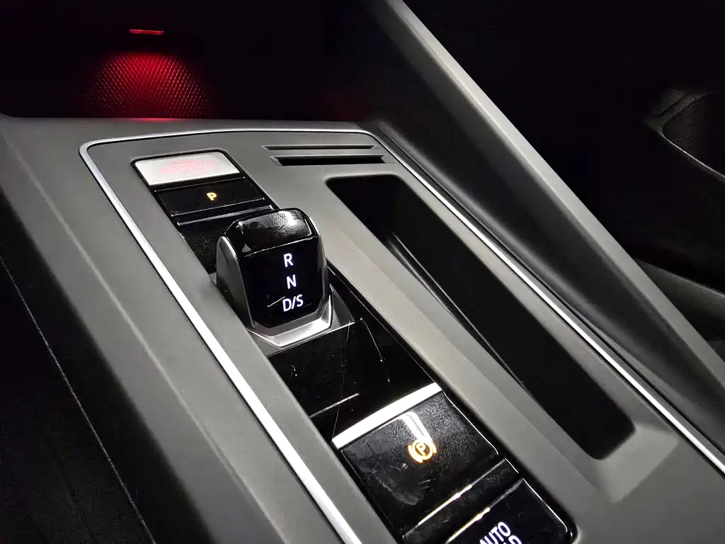 VOLKSWAGEN GOLF GTI 2023