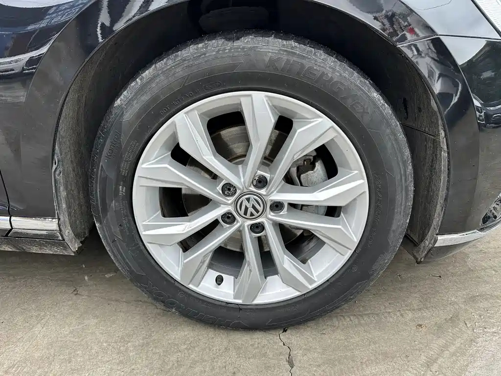 VOLKSWAGEN MAGOTAN 2020