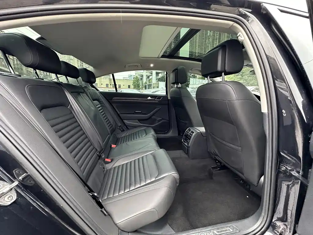 VOLKSWAGEN MAGOTAN 2020