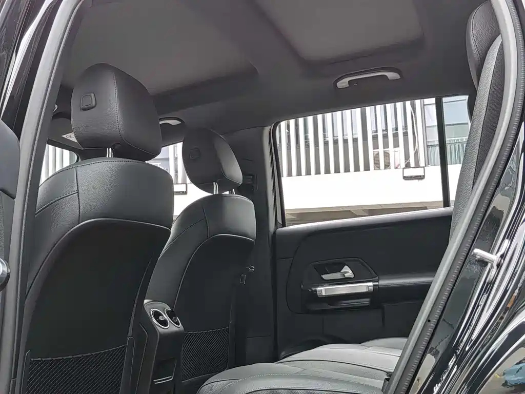 MERCEDES BENZ GLB 2023