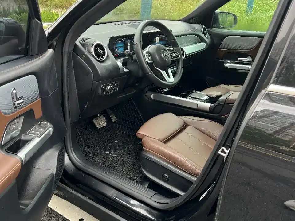 MERCEDES BENZ GLB 2023