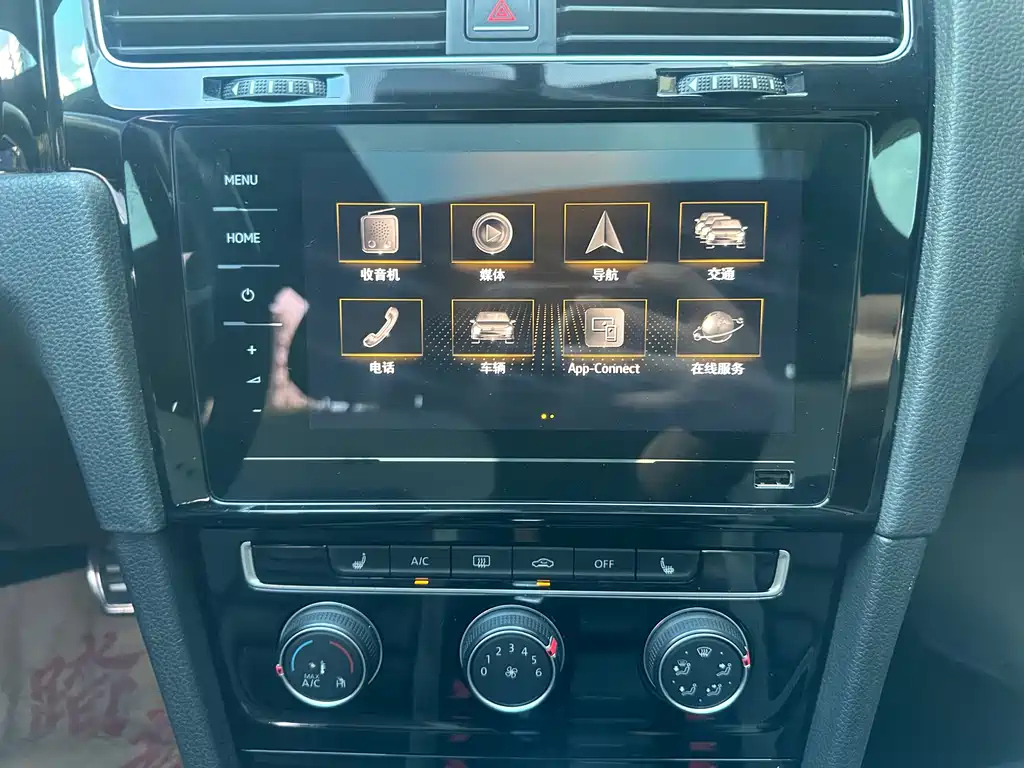VOLKSWAGEN GOLF 2020
