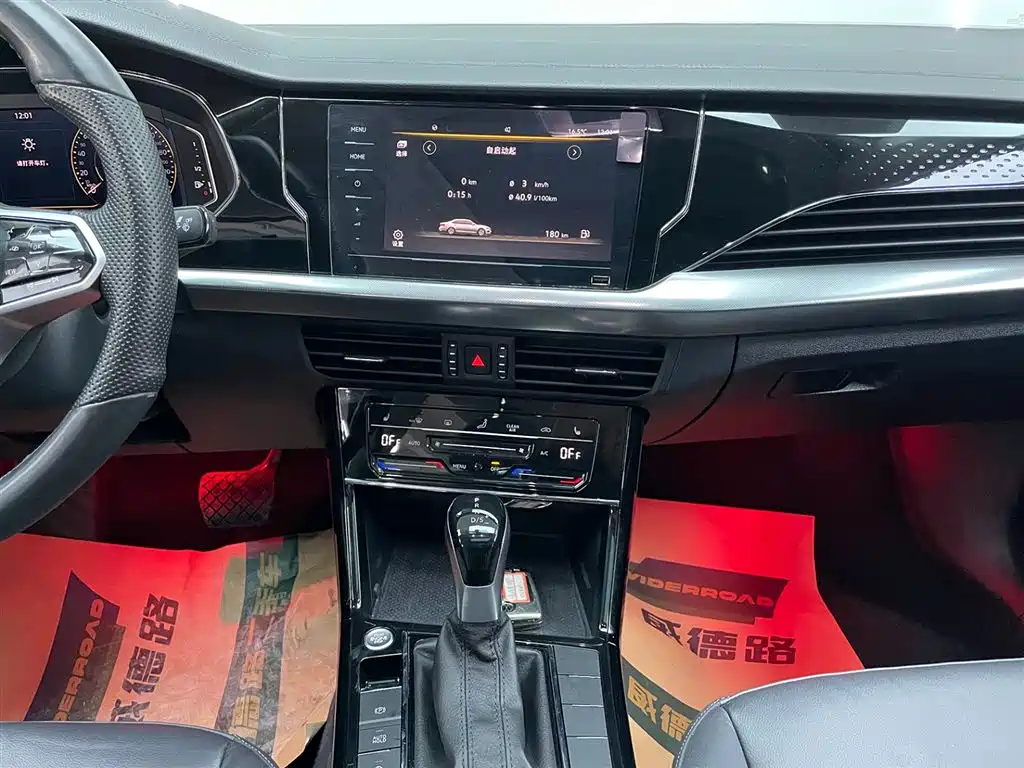 VOLKSWAGEN PASSAT 2023