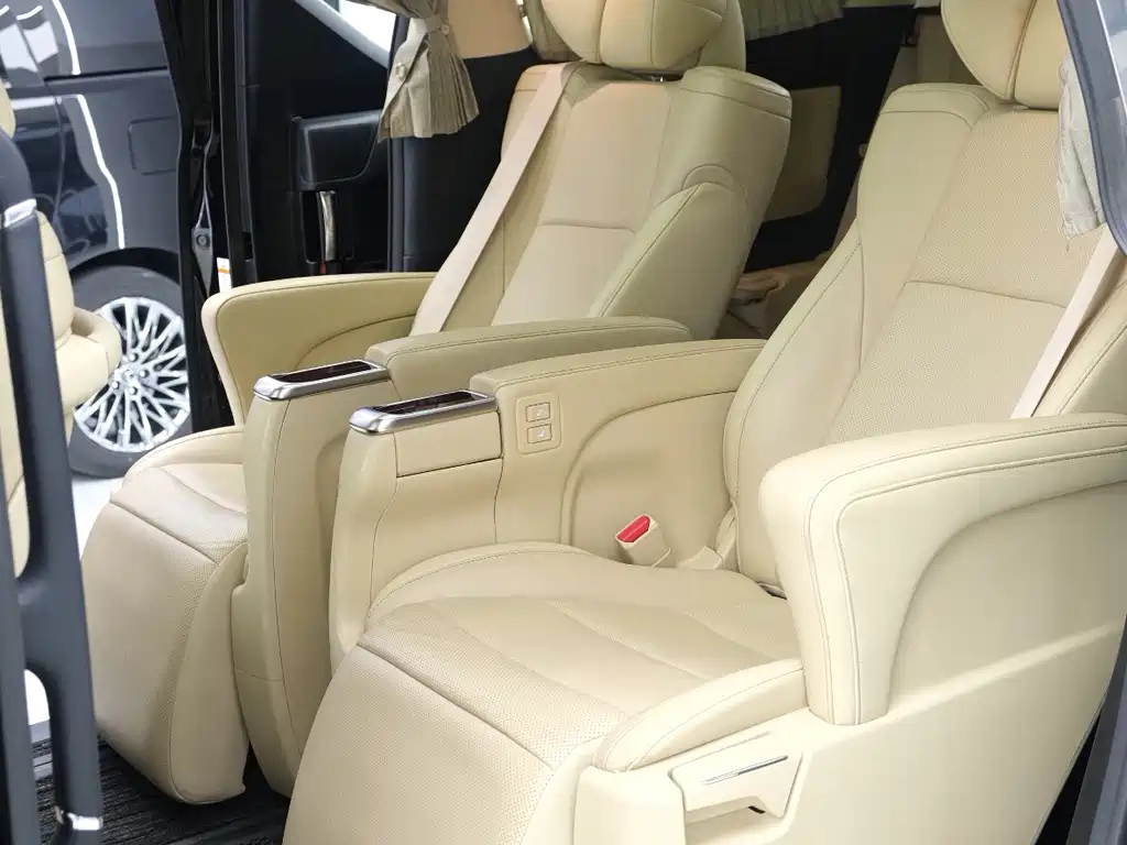 TOYOTA ALPHARD 2018
