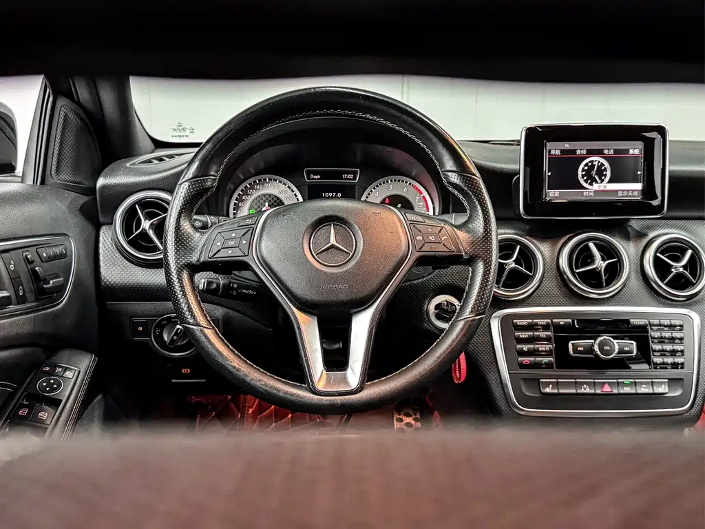 MERCEDES BENZ A-CLASS IMPORT 2015