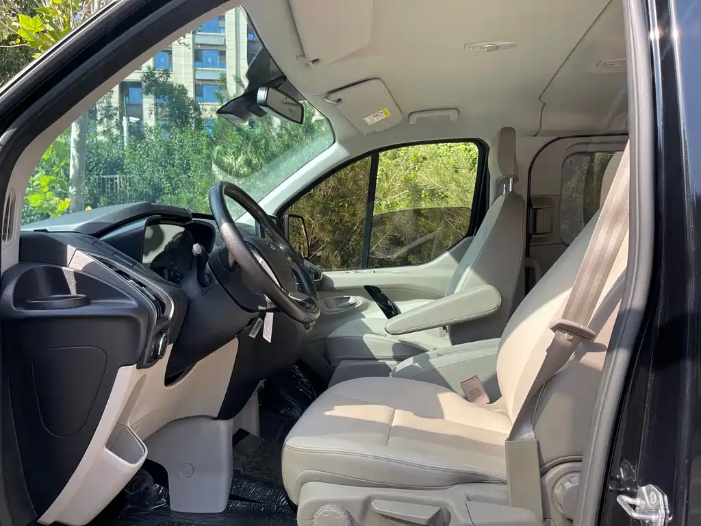 FORD TOUREO 2020