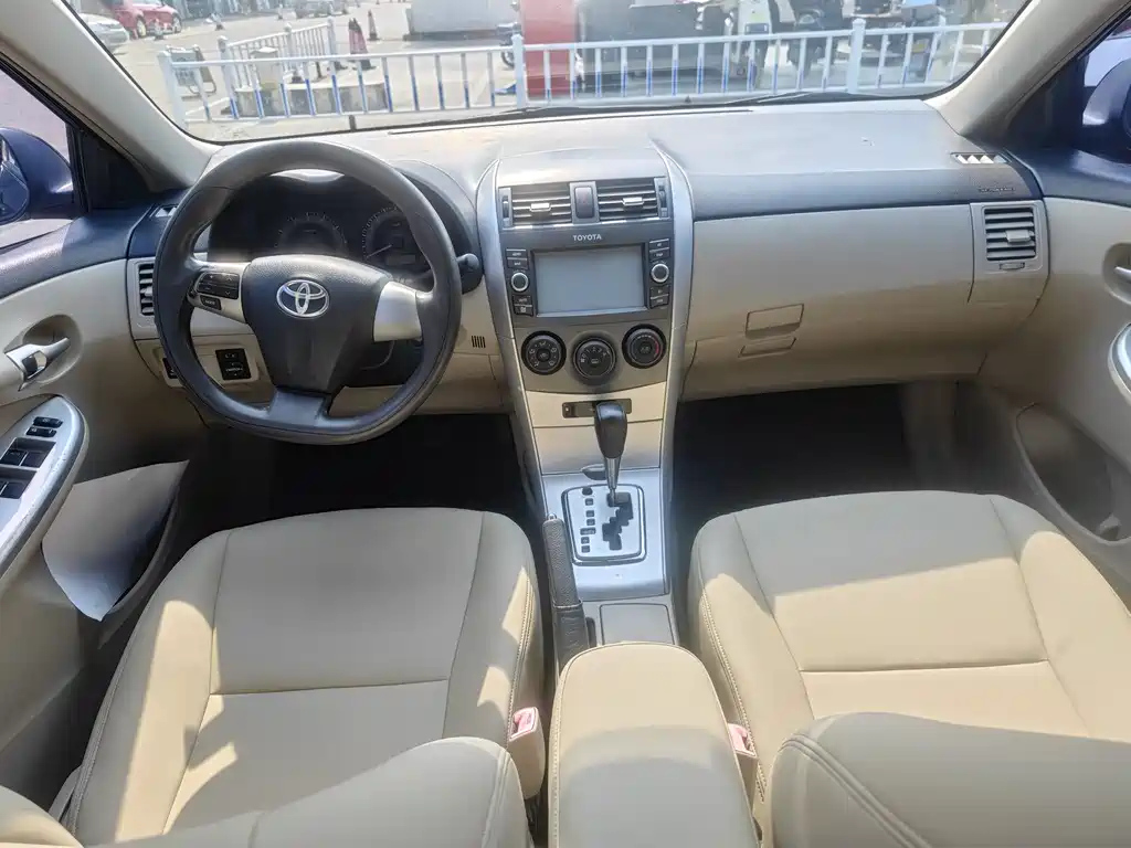 TOYOTA COROLLA 2010