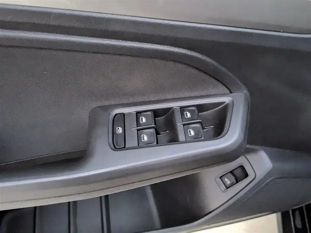 VOLKSWAGEN LAVIDA 2016