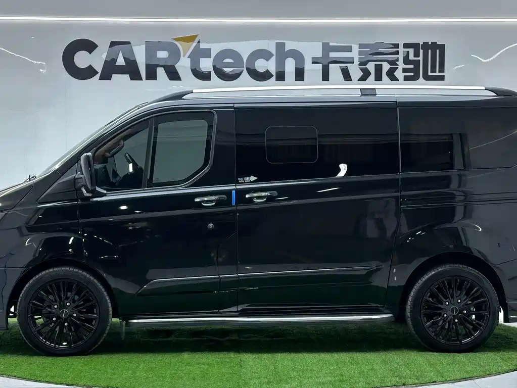 FORD TOUREO 2024