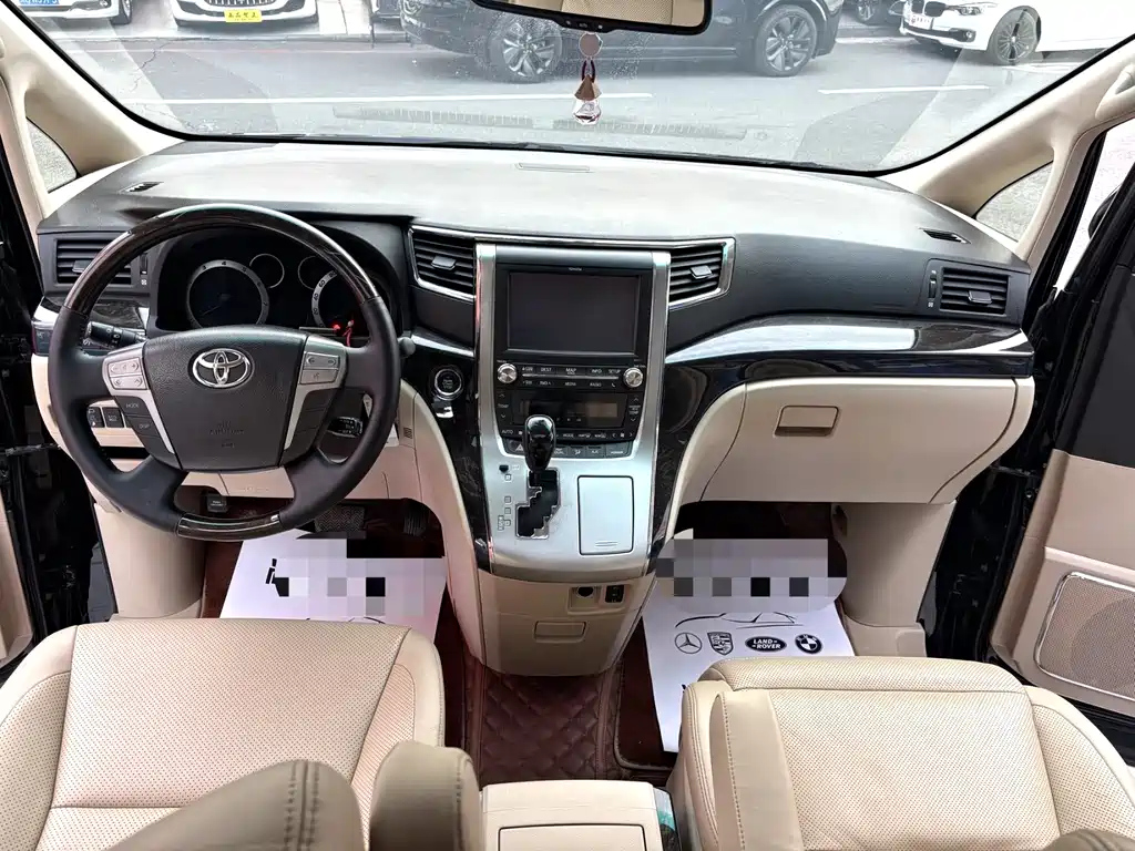 TOYOTA ALPHARD 2012