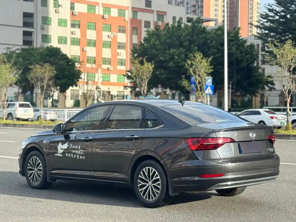 VOLKSWAGEN SAGITAR 2021