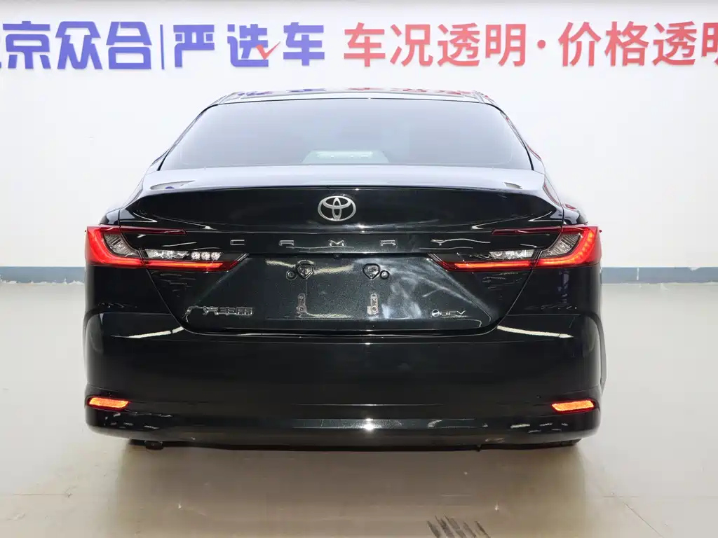 TOYOTA CAMRY 2025