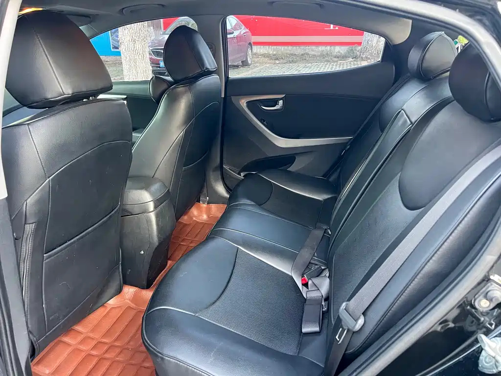 HYUNDAI ELANTRA 2015