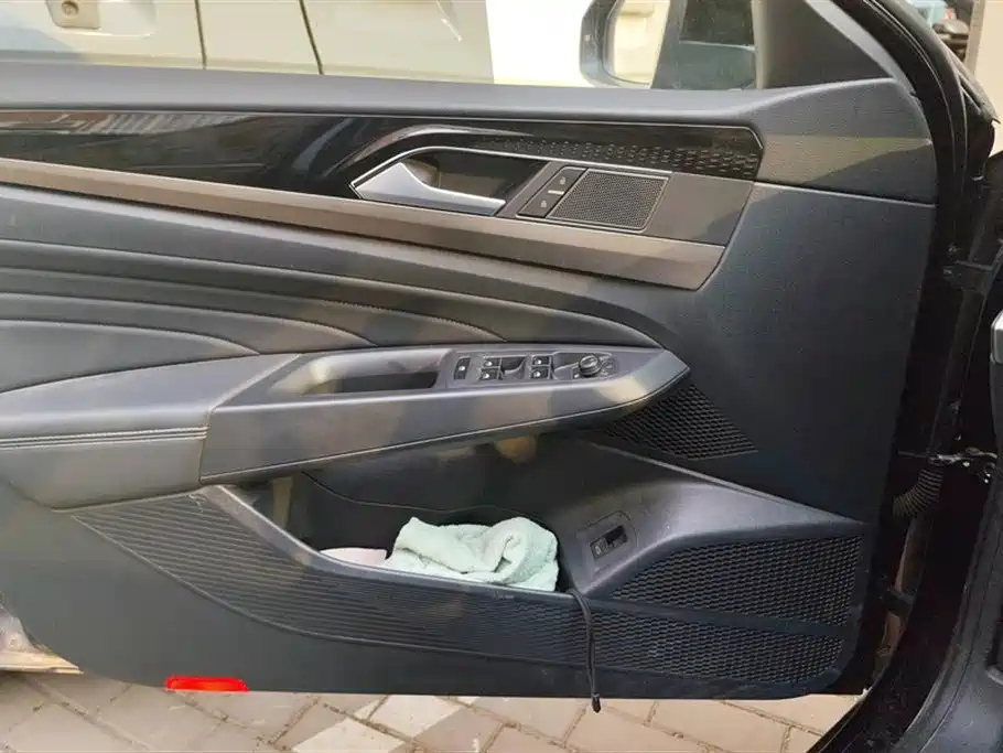 VOLKSWAGEN PASSAT 2019