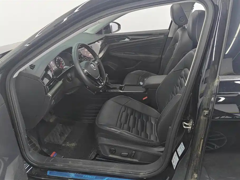 VOLKSWAGEN PASSAT 2019