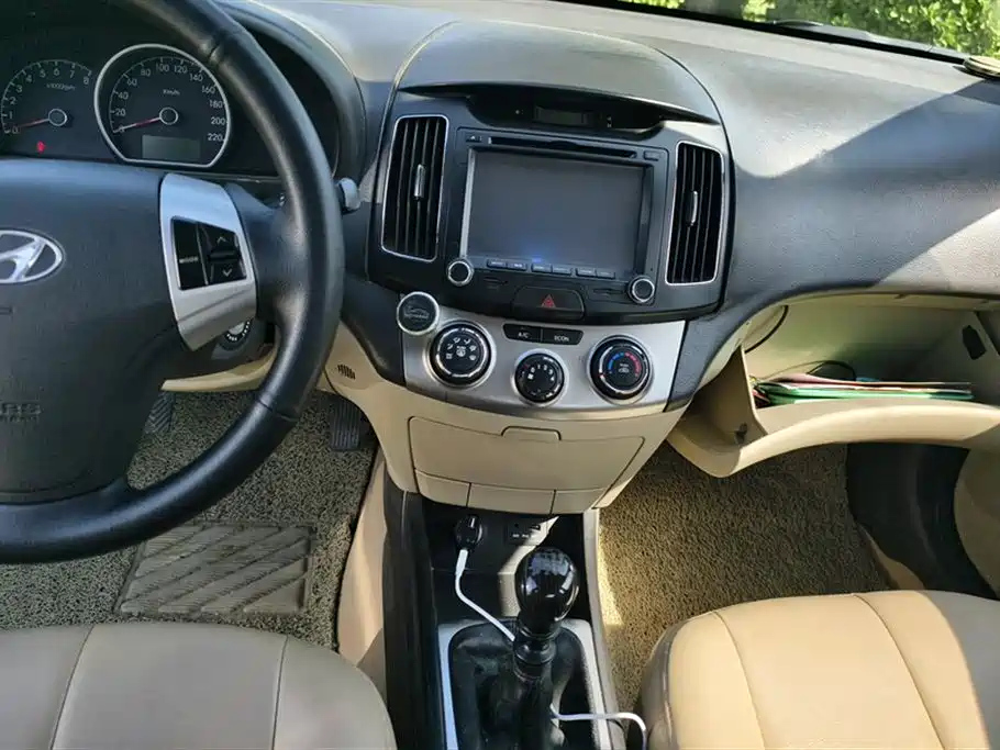 HYUNDAI CELESTA 2011