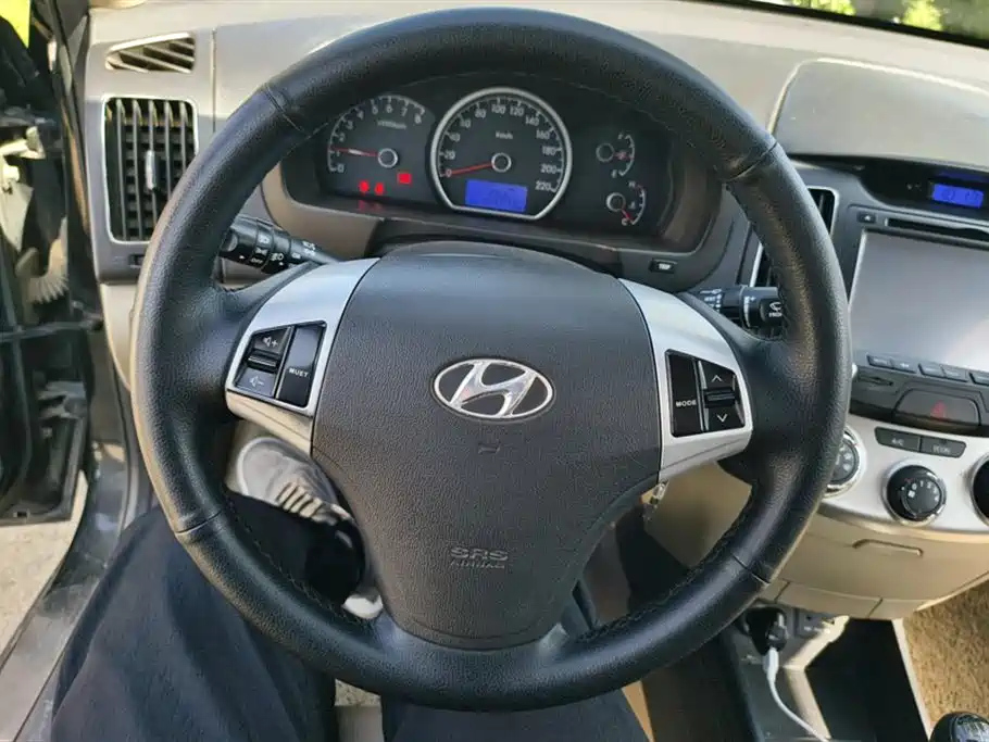 HYUNDAI CELESTA 2011
