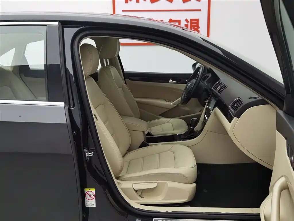 VOLKSWAGEN PASSAT 2015