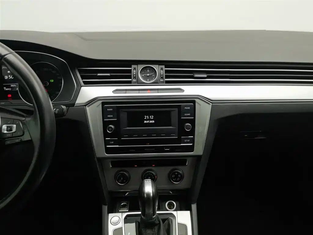 VOLKSWAGEN MAGOTAN 2019