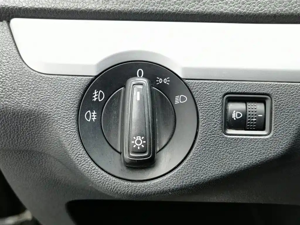 VOLKSWAGEN JETTA 2016