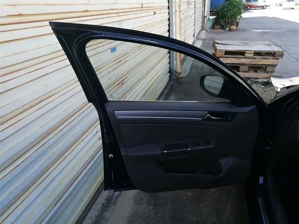 VOLKSWAGEN BORA 2014