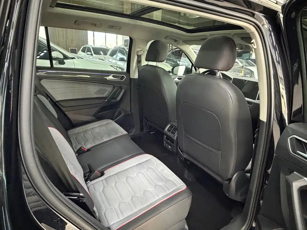 VOLKSWAGEN TIGUAN L 2021