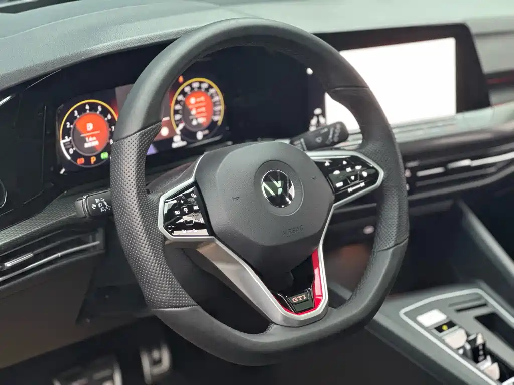 VOLKSWAGEN GOLF GTI 2022
