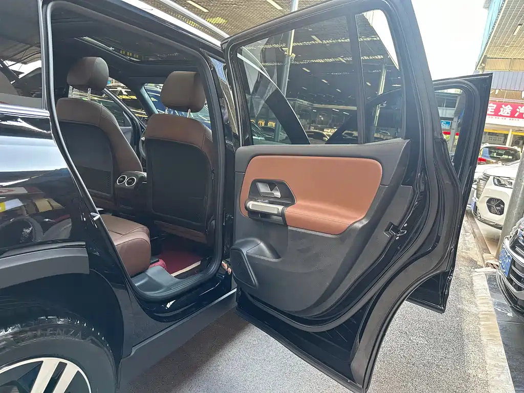 MERCEDES BENZ GLB 2024