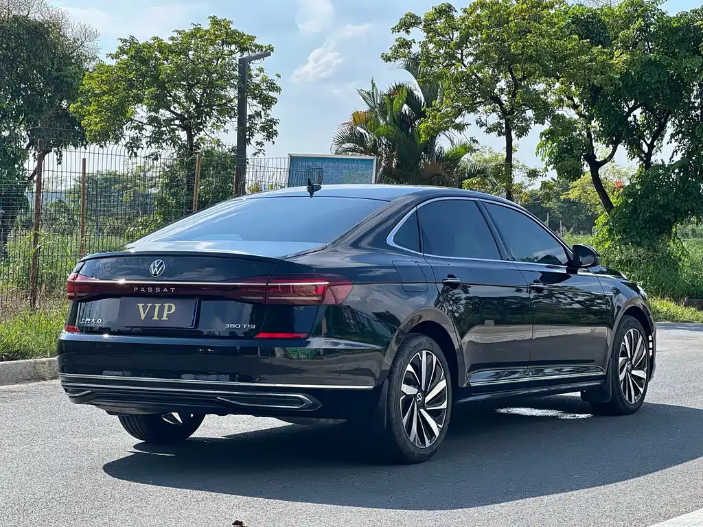 VOLKSWAGEN PASSAT 2025
