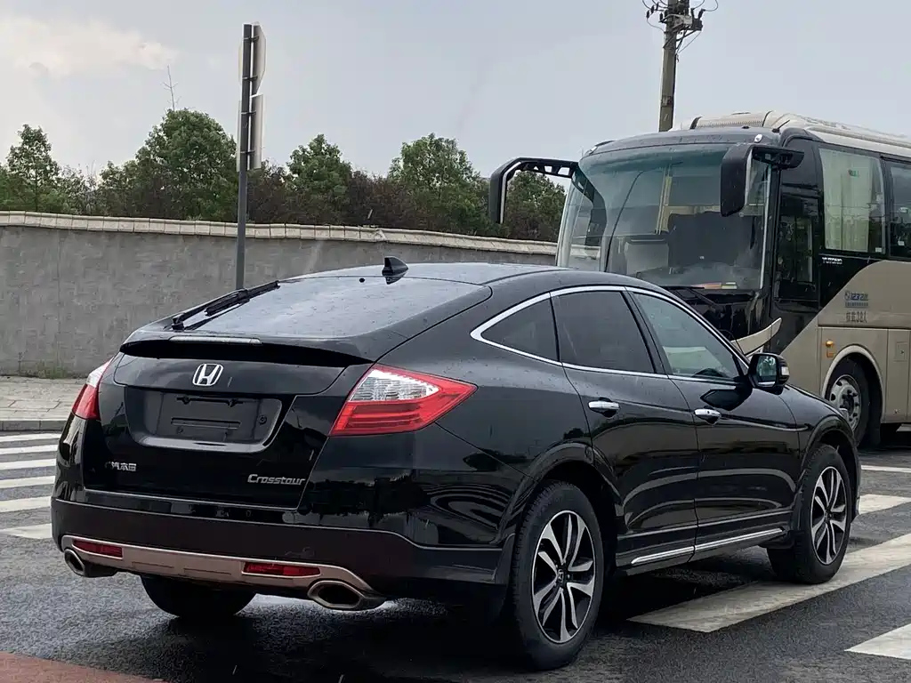 HONDA CROSSTOUR 2016