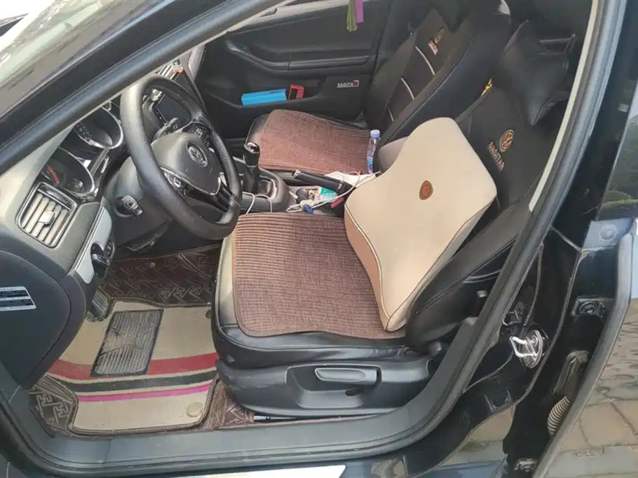 VOLKSWAGEN SAGITAR 2015