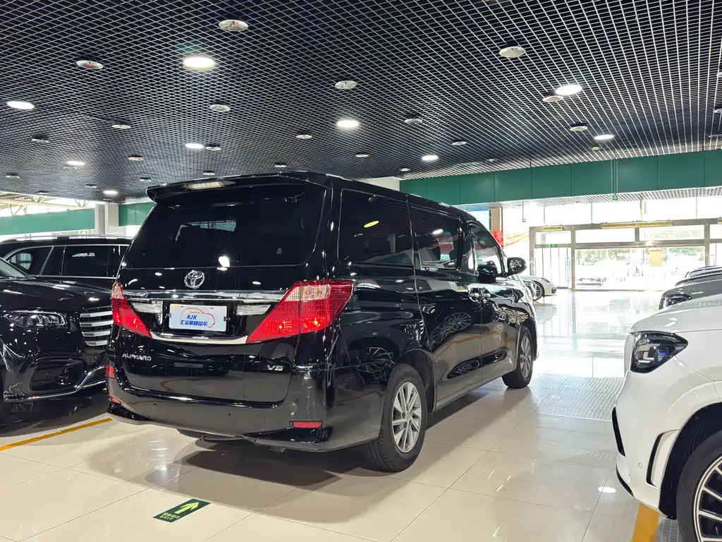 TOYOTA ALPHARD 2012