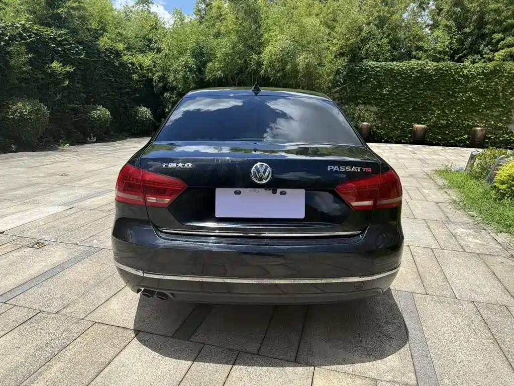 VOLKSWAGEN PASSAT 2013