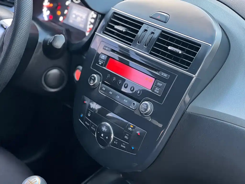 NISSAN TIIDA TIIDA 2011