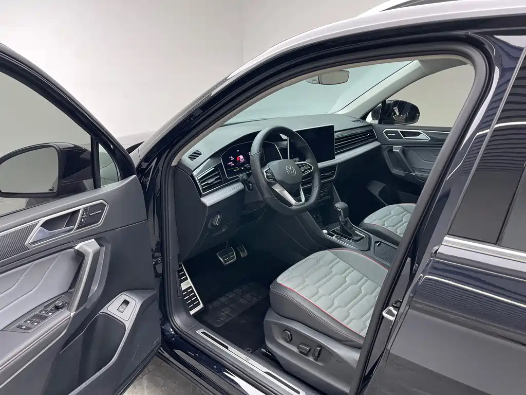 VOLKSWAGEN TIGUAN L 2022